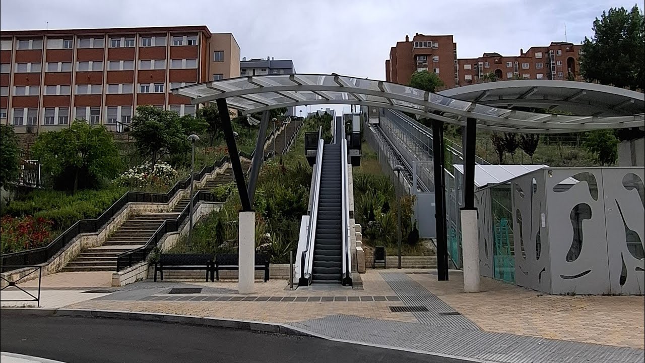 Um vídeo lindo e encantador do belo bairro de Parquesol em Valladolid, Espanha. Paz. ✌️🇪🇦💯🙂