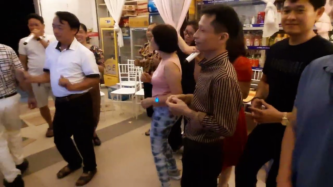 cây  nhà  lá vườn