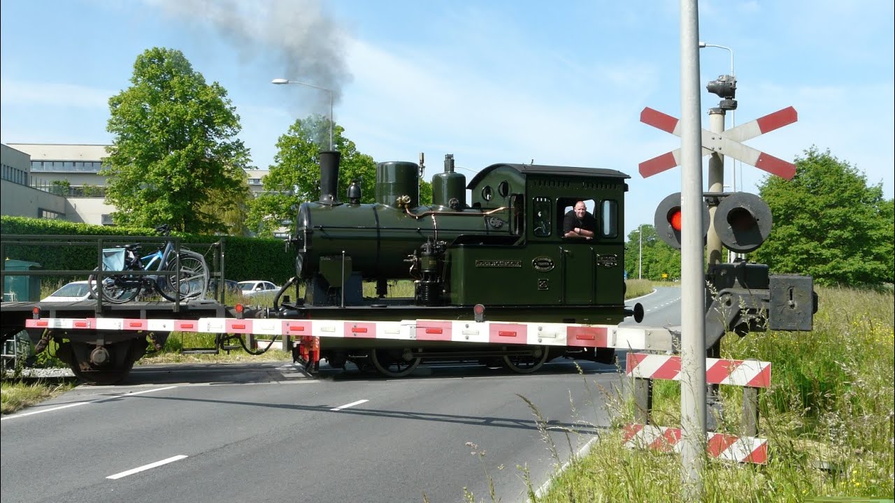 Spoorwegovergang Hoorn (Blokker) // Dutch railroad crossing