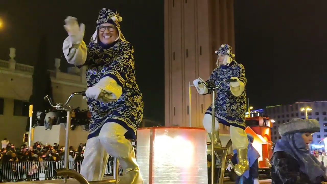 Cabalgata de Reyes en Barcelona 😱 🫢 barren los caramelos!
