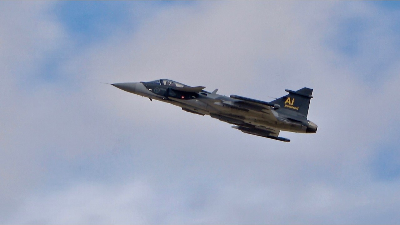 Истребитель Saab JAS-39E Gripen с искусственным интеллектом &mdash; Международный королевский авиашоу (...