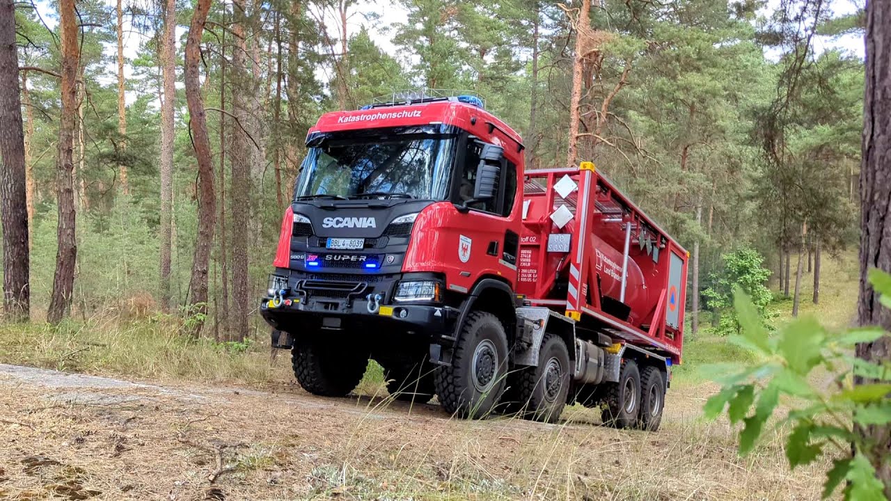 Scania 8x8 Allradfahrzeug mit Multilift Ultima Abrollkipper