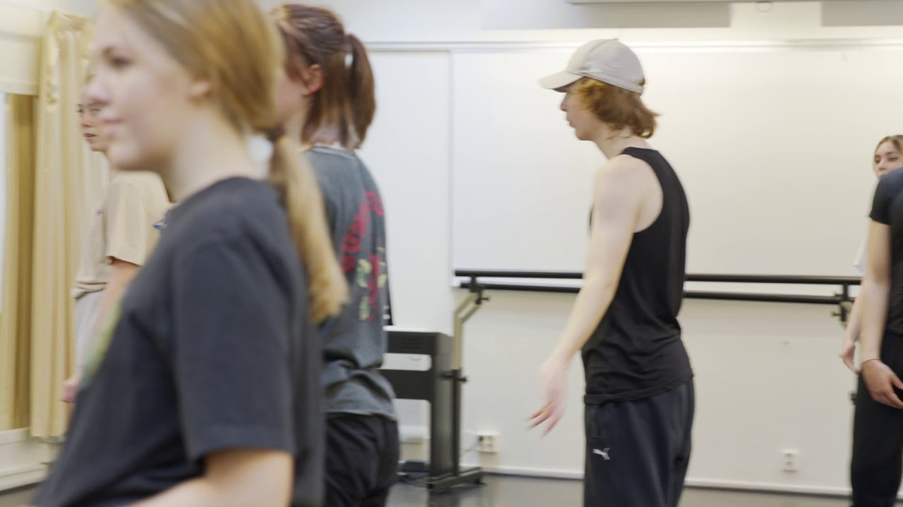 Titta in på en streetlektion med våra dansettor!