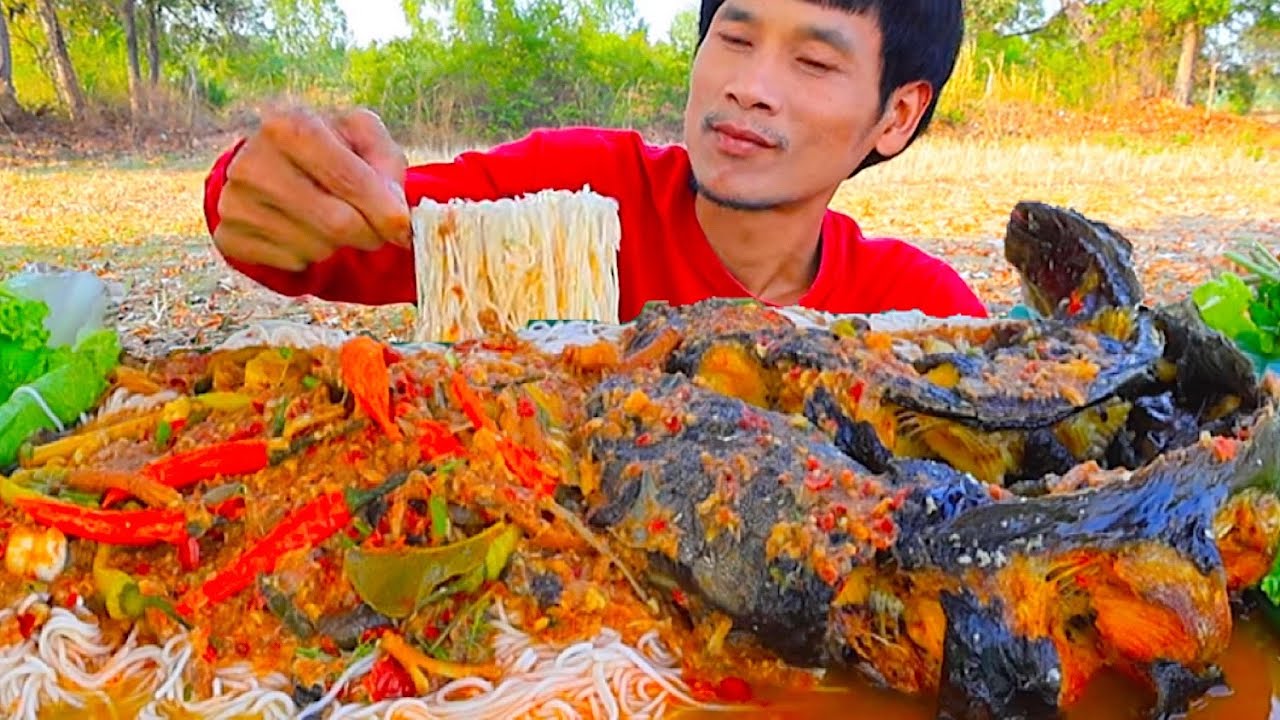 ขนมจีนน้ำยาป่าปลาดุกย่างแกล้มผักสดแซ่บคักขนาดคนับพี่น้องMUKBANG EATING SHOW/โก้อีสานพาแดก