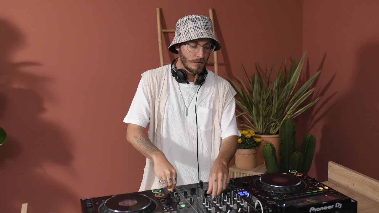 Bonetti // Deep & Jackin' House DJ by Touchē Talent Mallorca