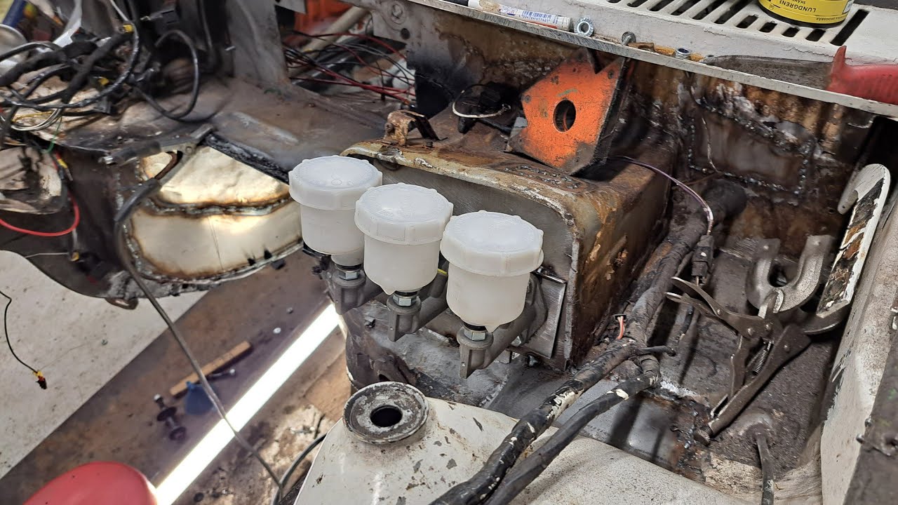Opel Manta med saab motor, bromsvåg ska flytta in.