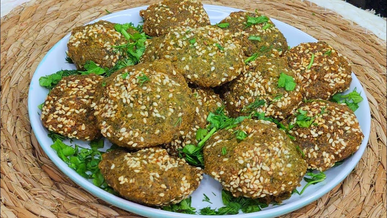 طعمية بلدى خطيييرررة هشة ومقرمشة  وطعمها حكاية من غير بيكنج بودر ولا عيش مبلول ولا افتكسات كتير 