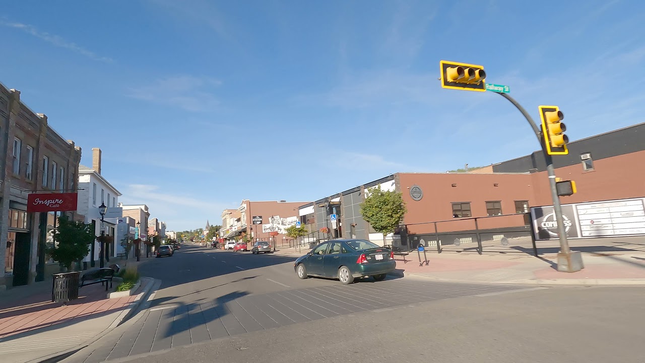 Medicine Hat Alberta Canada. Driving in the City. Quick Morning Tour.
