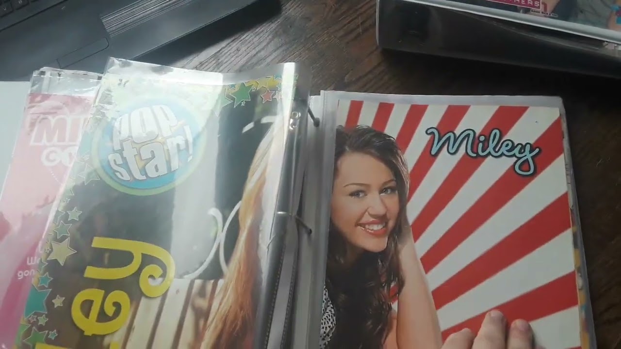 my queen Miley Cyrus Binder!! (old)