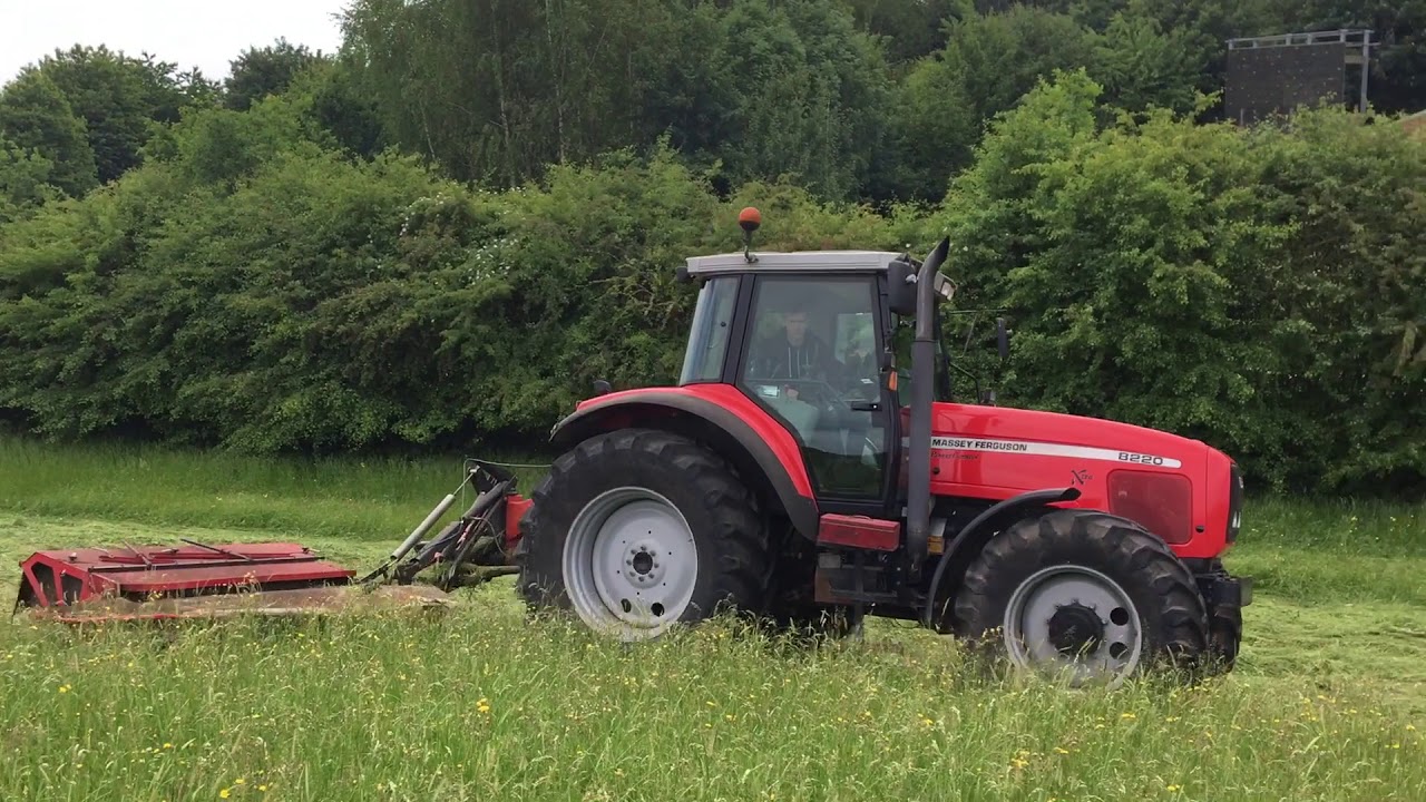 silage 2018 using a Massey Ferguson 8220 on a steep field