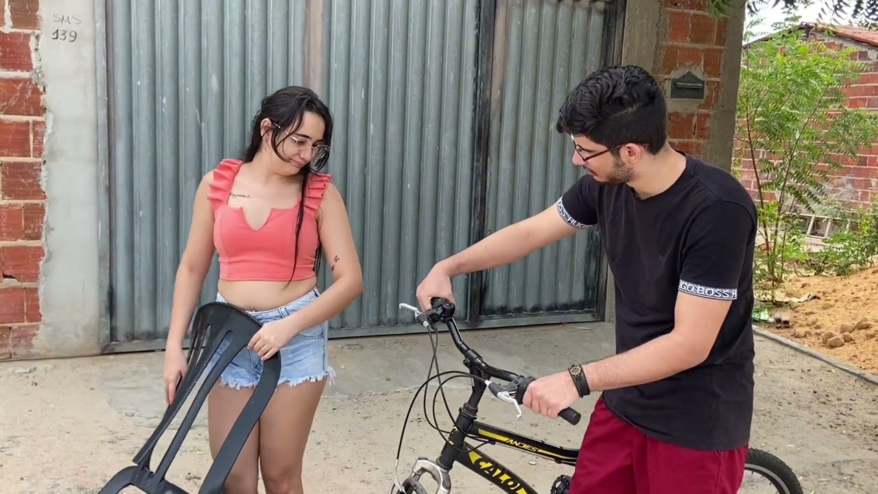  Claudinha faz tudo que o filho quer e olha o resultado.