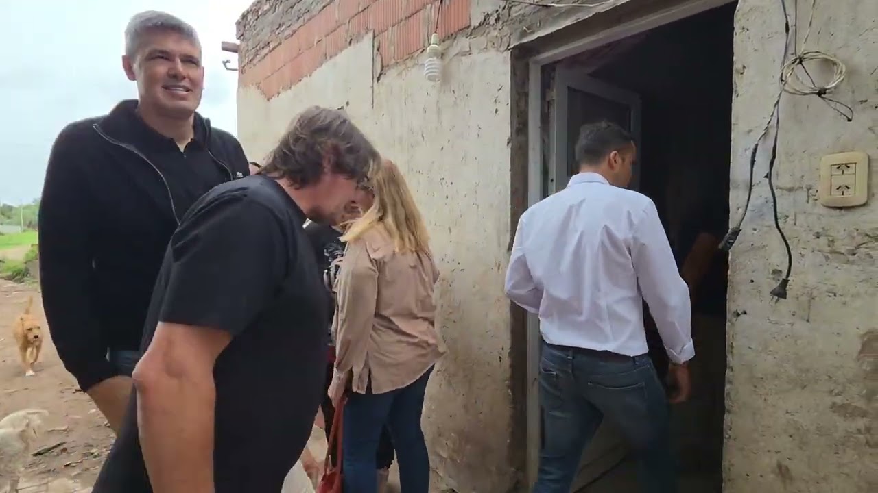 Visita del Ministro Marcos Torres a  casas de  A. Minella y M. Rinaldi y  M. Lezcano y Vero Andrada