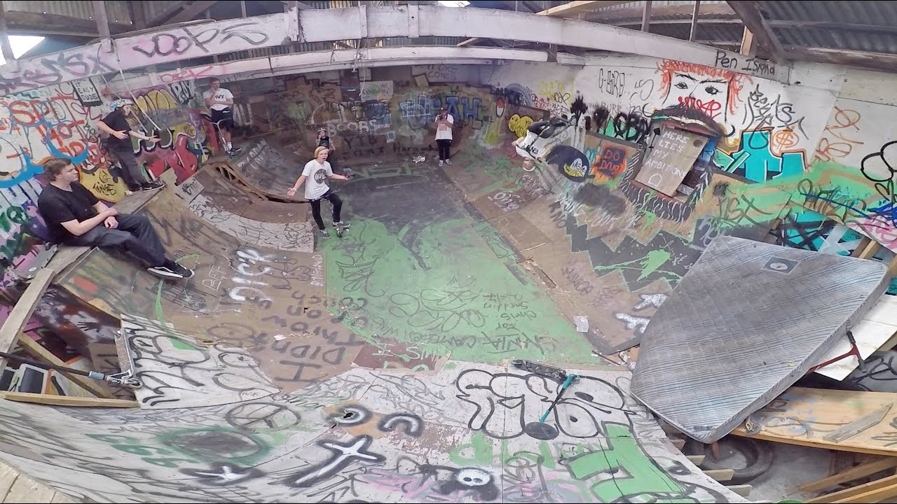 ABANDONED HOUSE TURNED INTO A SKATEPARK!