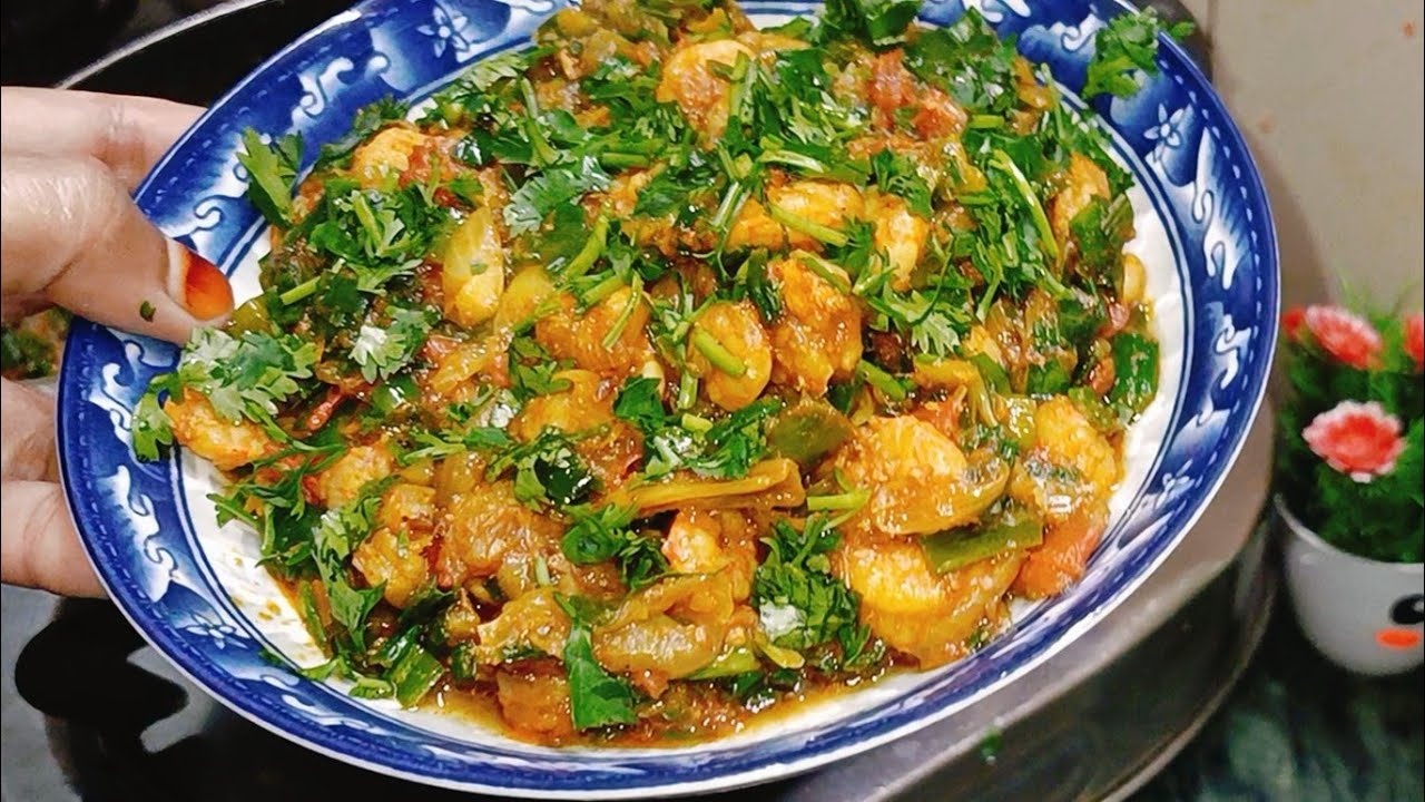 Prawns 🍤 ki hari sabji #trending #viral #minivlog #sanakhan #cooking #prawnrecipe #vlog #viralvideo 