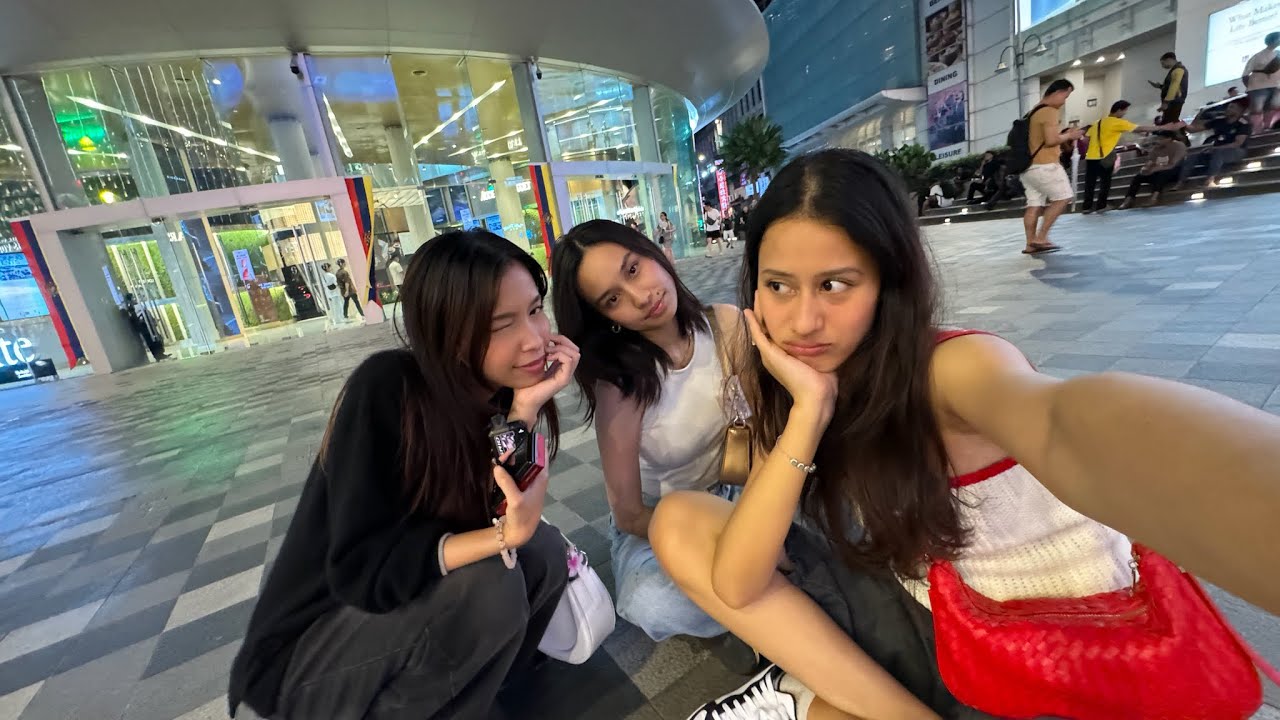 playing tourist with the girls✨