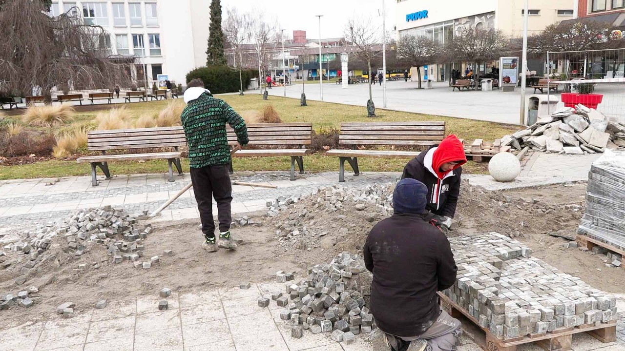 Okolie fontány na námestí mení vzhľad