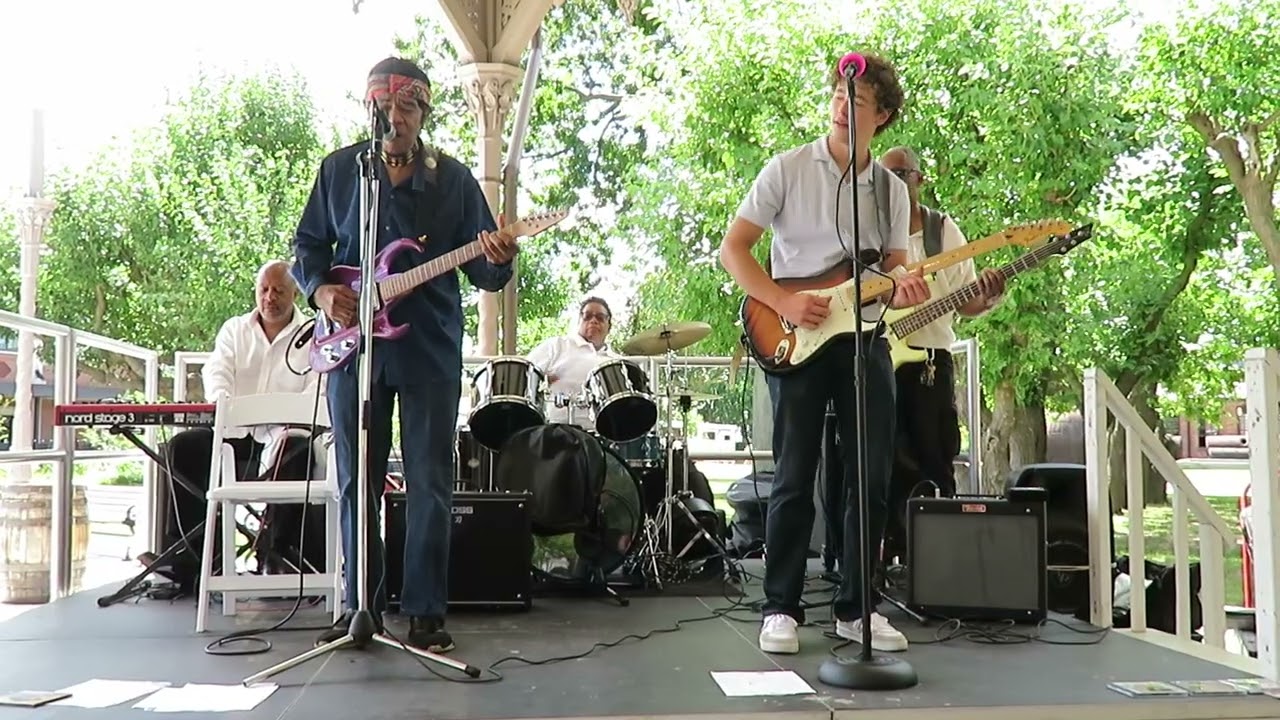 Billy Davis Rhythm Machine performed Lowell Folsom's 