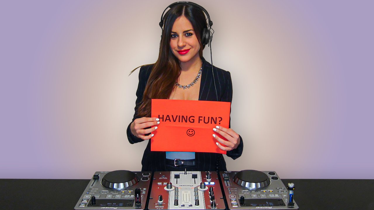 Soundwave Session 25 - DJ MILENA [Deep House]