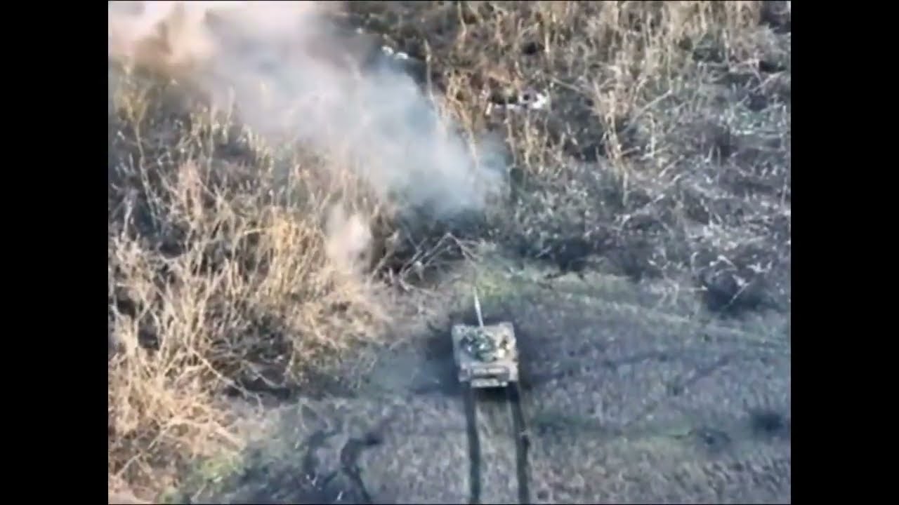 Ukrainian tank blasting trenches at point blank range