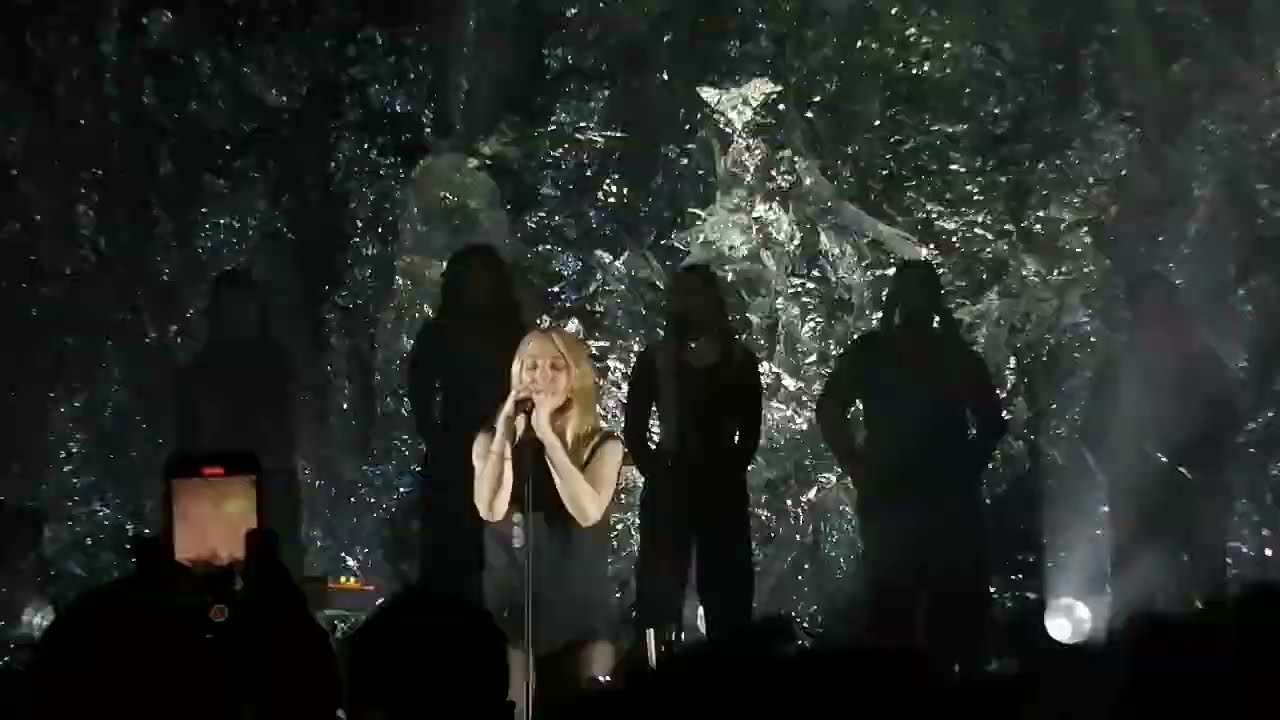 ELLIE GOULDING : FROZEN [Cover's Madonna] (Live In Paris, Bataclan 27.10.2023)