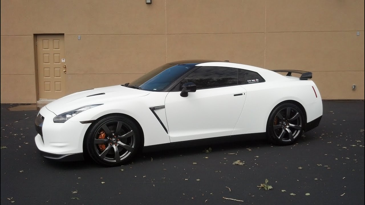 '09 Nissan GTR Matte White Vinyl Wrap