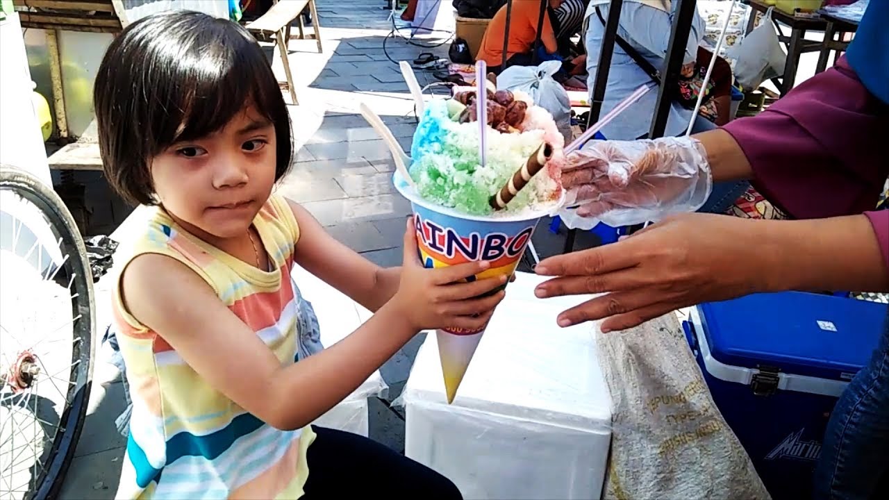 Satu Porsi Bisa Rame-Rame, Nyobain Segarnya Ice Rainbow Badag