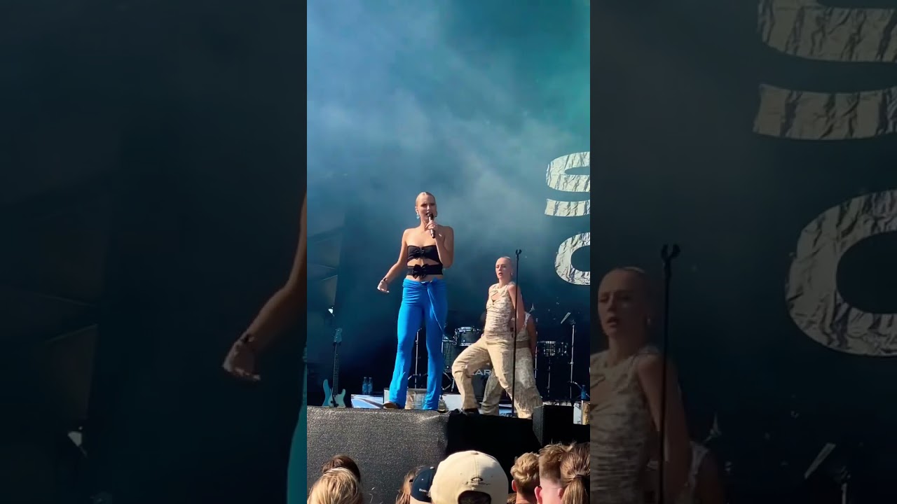 @claraofficialvevo4272 optr&aelig;den med &ldquo;Energies Don&rsquo;t Lie&rdquo; (Vig Festival 2023). #SaintClara #live