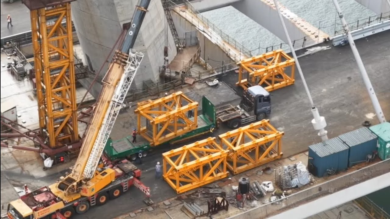 2026.02.24  淡江大橋   主橋塔 塔吊底下節塊撤運 遠眺淡水端 更新進度 空拍 LIVE 直播