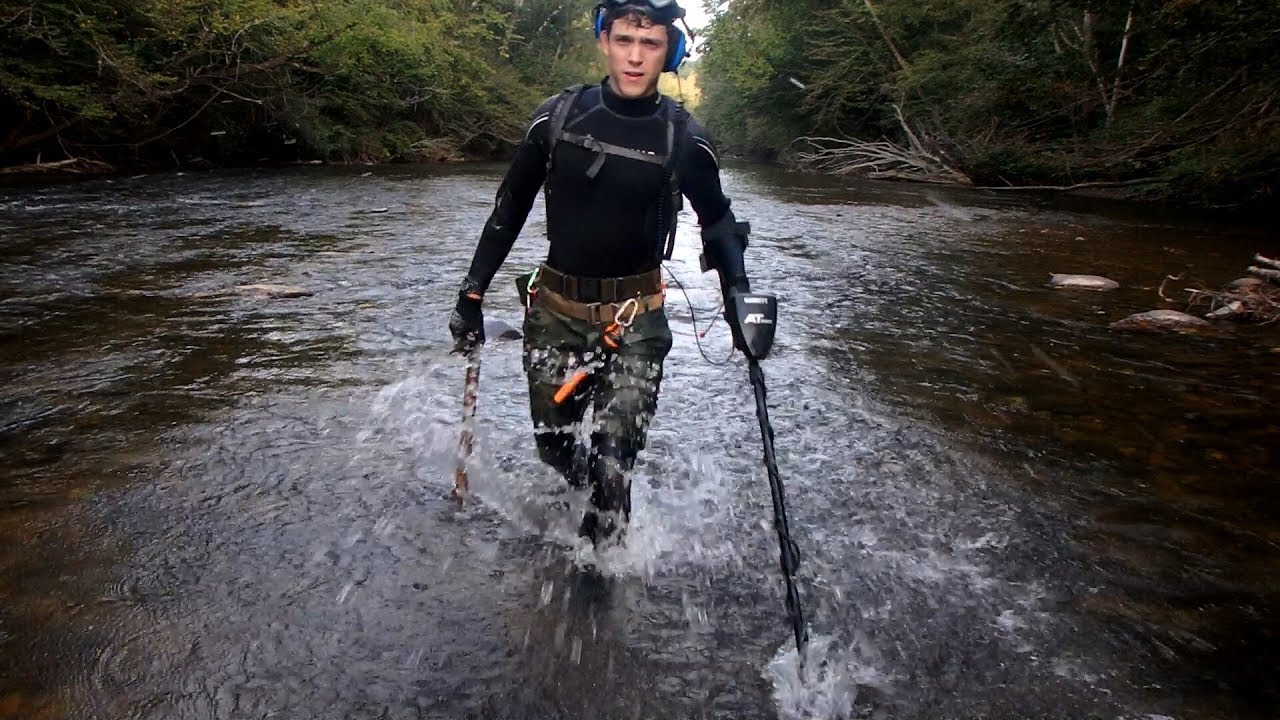 River Hunting - There's Knives Everywhere Out Here! | Nugget Noggin