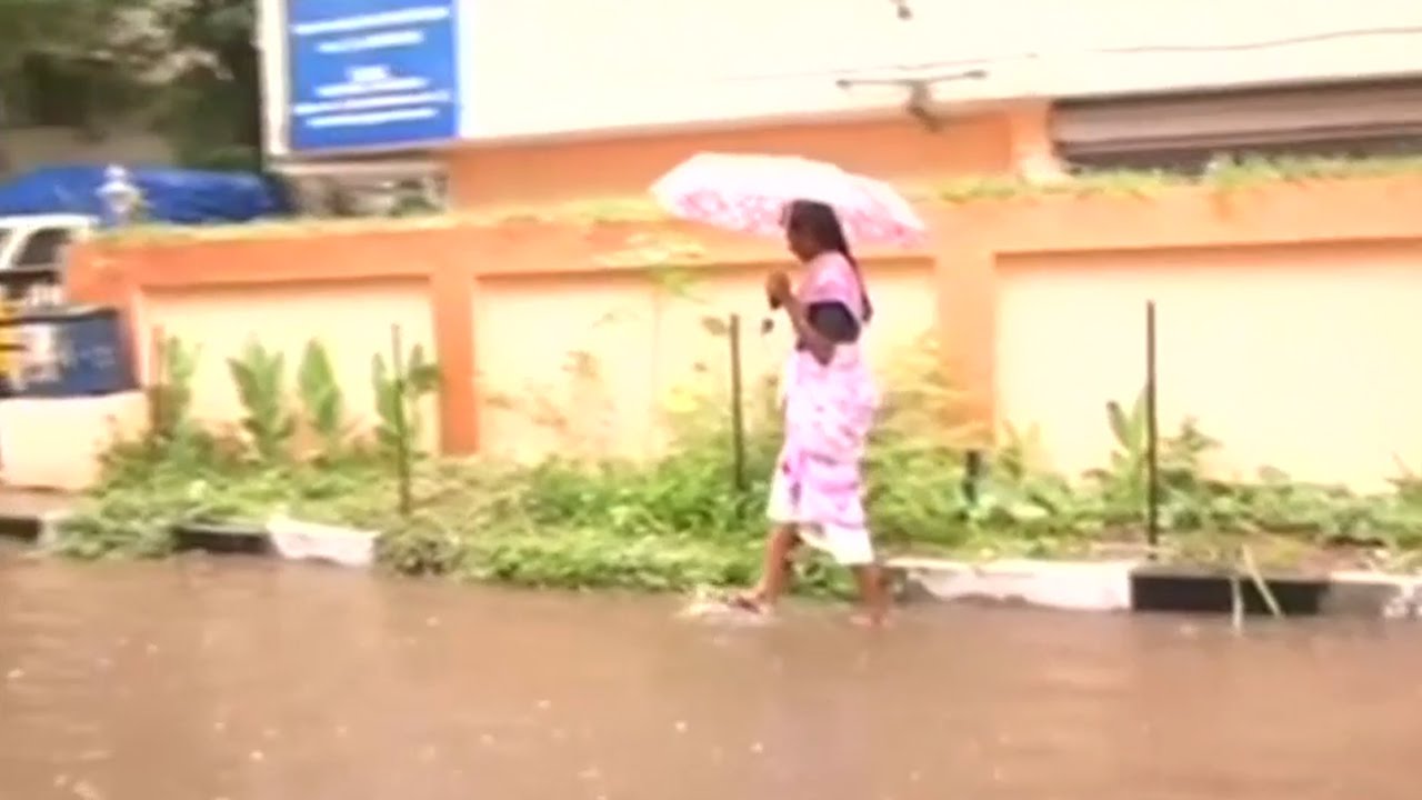 India lashed by rain, scorched by heat