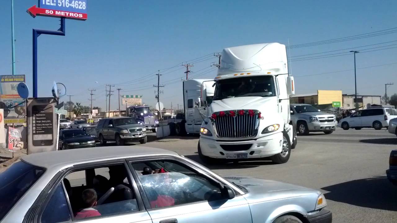Desfile de Trailers en Guadalupe Victoria KM 43 en 2012