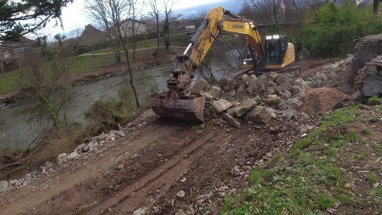 Pelle a chenille #excavator (Chantier  Pont de Beau Rivage)