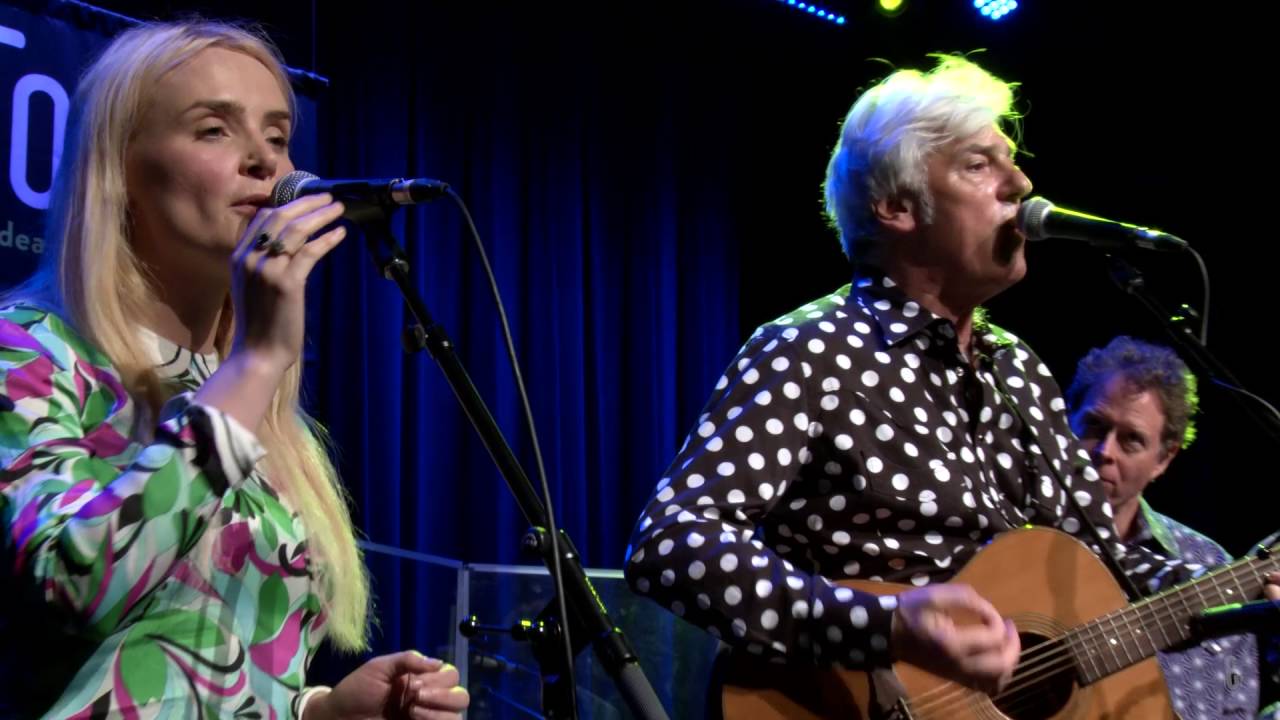 Robyn Hitchcock - Queen Elvis (eTown webisode #1019)