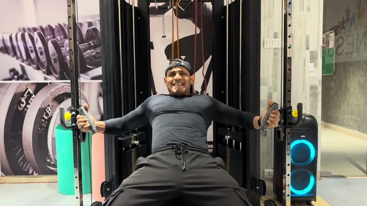 Shoulder, chest tricep today’s workout ￼#fitness #gym 