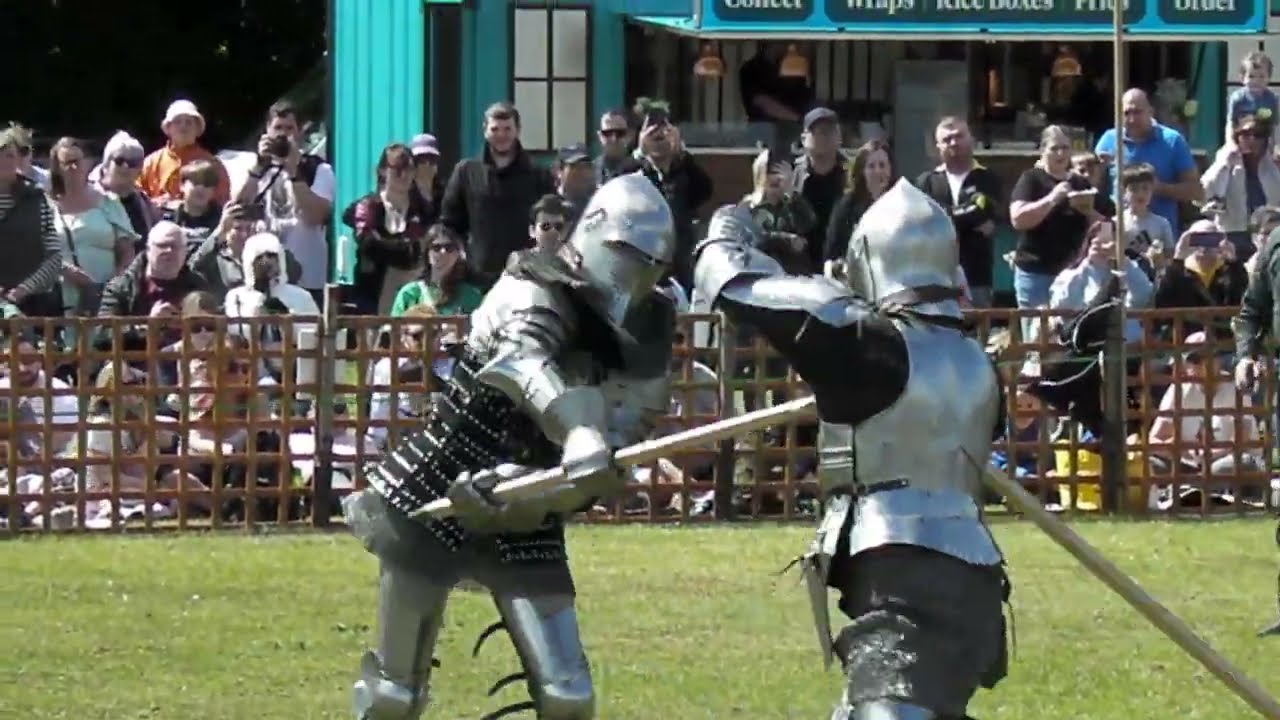 Medieval Knights Jousting on foot with war hammers, Leeds Castle, Kent , UK, 25/05/2025 г.
