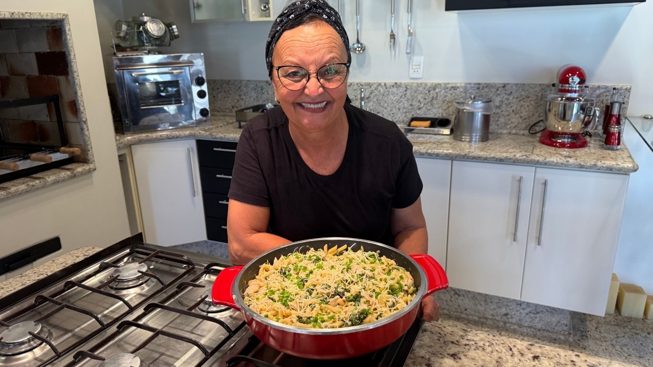 Macarrão com Frango e Brócolis | Receita Cremosa e Deliciosa