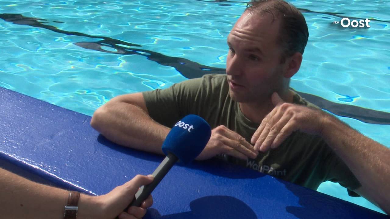 Wat moet je doen als je met je auto te water raakt? Cursus in het zwembad in Basse