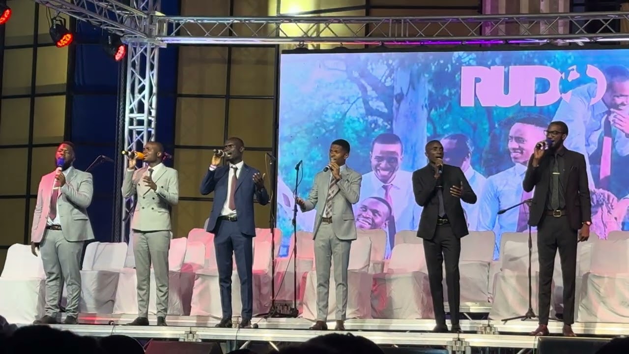 Rudo Acappella Performs 