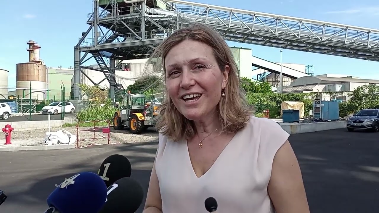 Yaël Braun-Pivet visite l'usine du Gol pour évoquer la transition énergétique