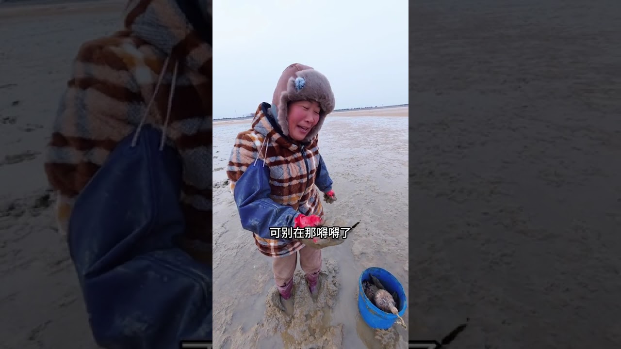 Today after the small tide I went to the seaside with my mom to look for the delicious foo
