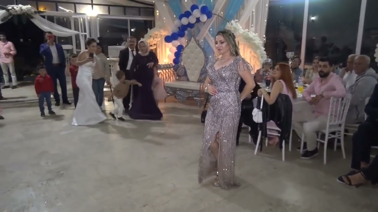 Anne-oğul çakal çökerten