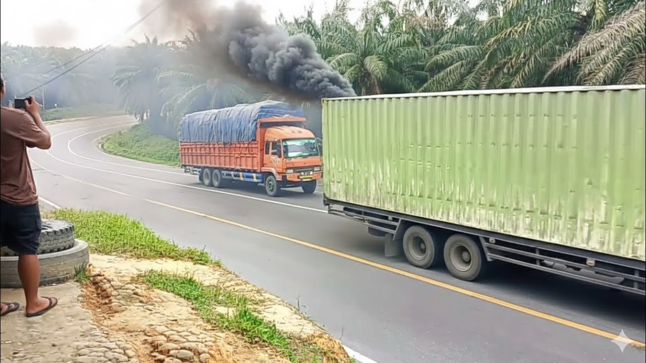 Sampai Tak Sanggup Menganjal Truk Fuso langsung Mundur' 