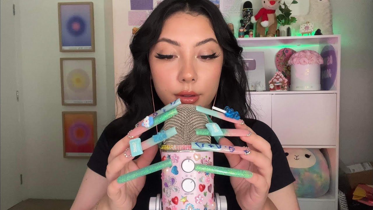 ASMR fast and aggressive bare microphone scratching with XL nails 💅🎤