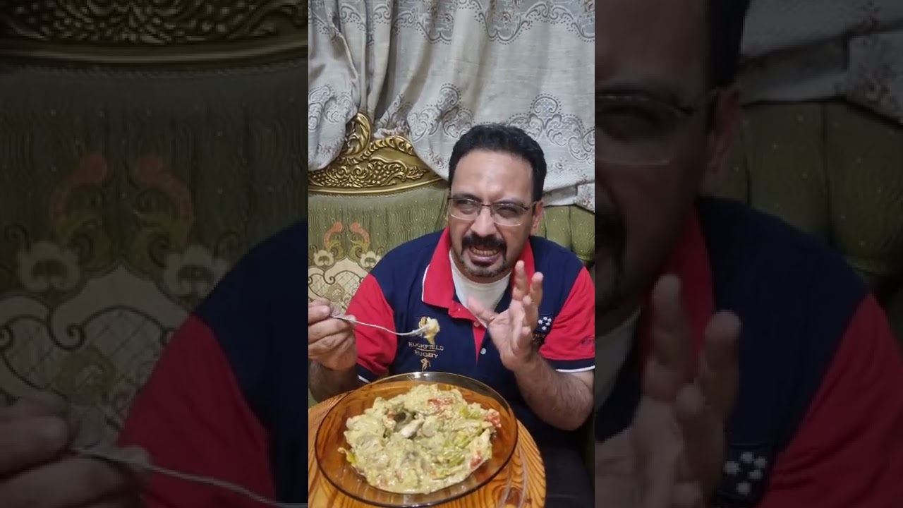 اما تكون مش في المود ومراتك تحاول تخرجك برا المود 😐