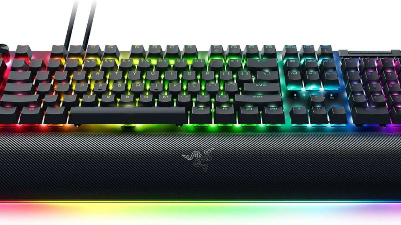 Rezension: Razer BlackWidow V4 Pro (Green Switch) - Mechanische Gaming-Tastatur (Klickende Mechan...