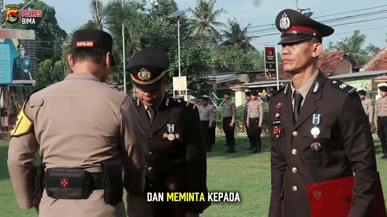 UPACARA PEMBERIAN TANDA KEHORMATAN