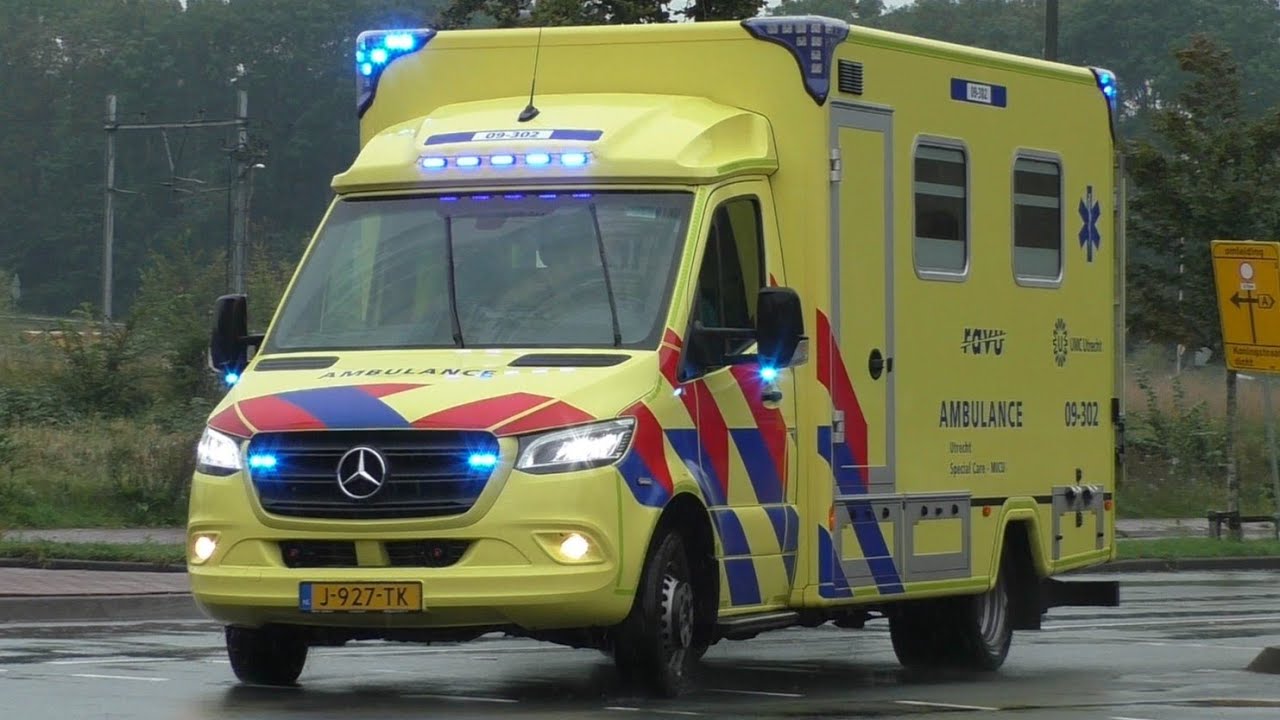 MICU Brandweer Politie en Ambulances met Spoed onderweg in Beverwijk