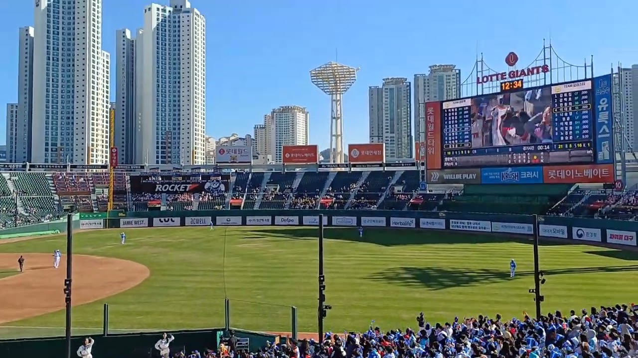 자선야구  사직! 로이스터 그리고 전롯데 선수들 한동희 이대호 정훈  나승엽  송승준!  반가워!