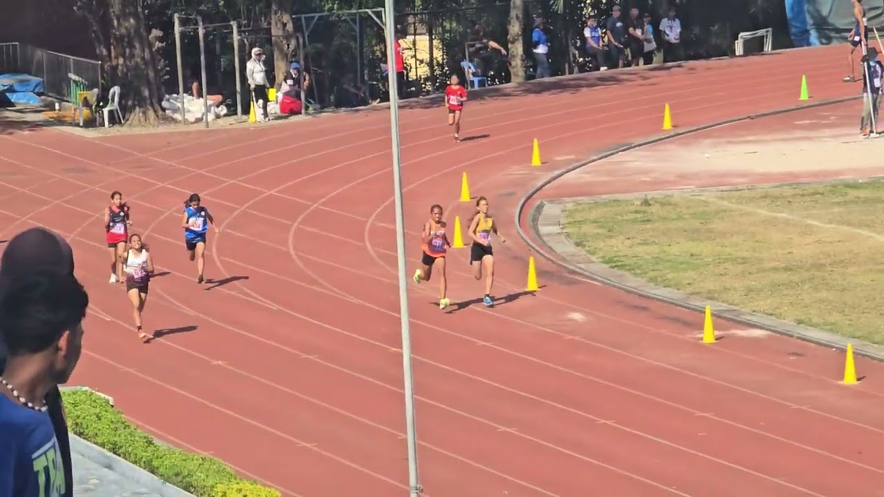 200 meter dash Elementary Girls, Heat 2