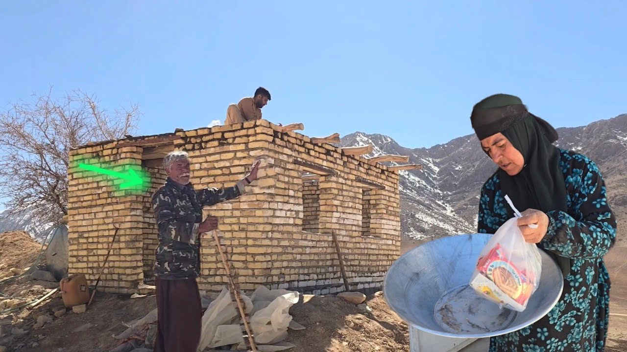 The roof of Grandma's dream house takes shape with the support of a passing shepherd!